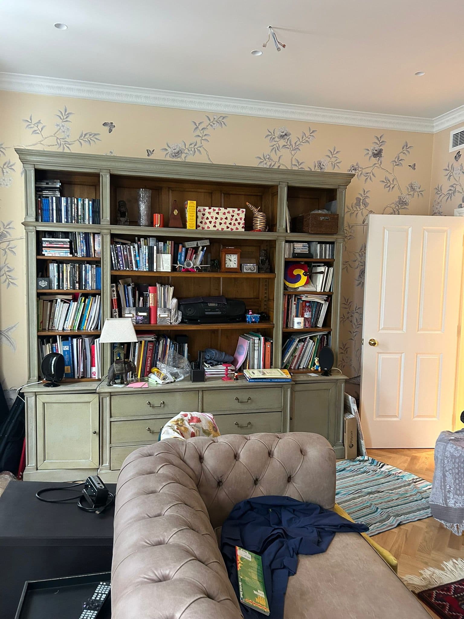 Fitted shelving and decorative wall finish in a central London residence